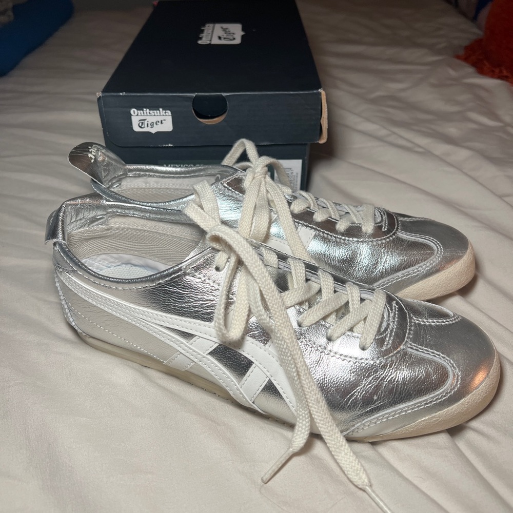 Onitsuka Tiger MEXICO 66 in Silver Women’s